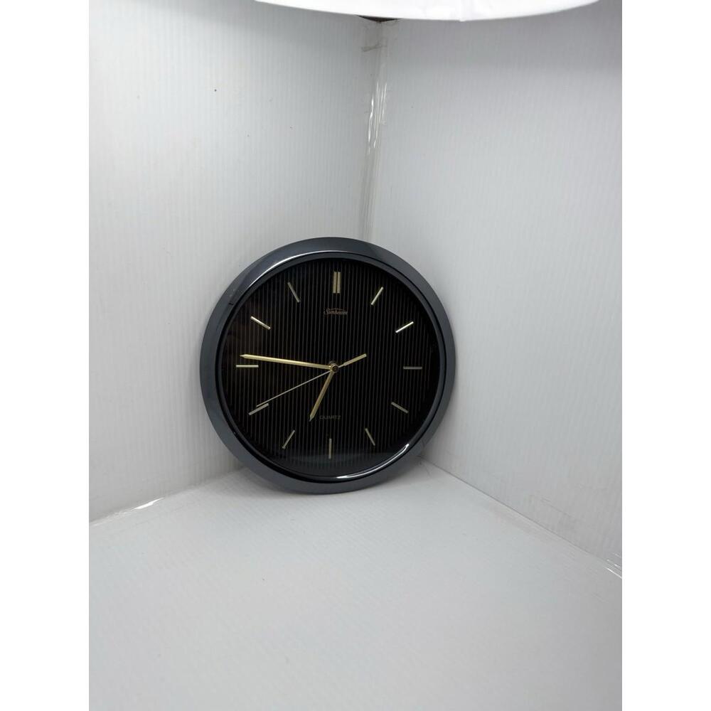 RARE VINTAGE SUNBEAM QUARTZ WALL CLOCK-- MODEL NO. 882-1068